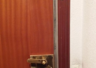 cerrojos de alta seguridad en puertas blindadas
