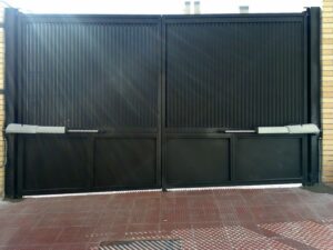 MOTORIZACION - REPARACION - INSTALACION Puertas Batientes de Garaje - Cerrajeros Romero López - CERRAJERO DE MADRID